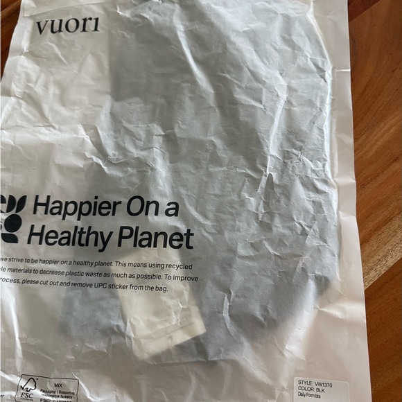 NWT Vuori Daily Form Bra - S, Black - Picture 4 of 4